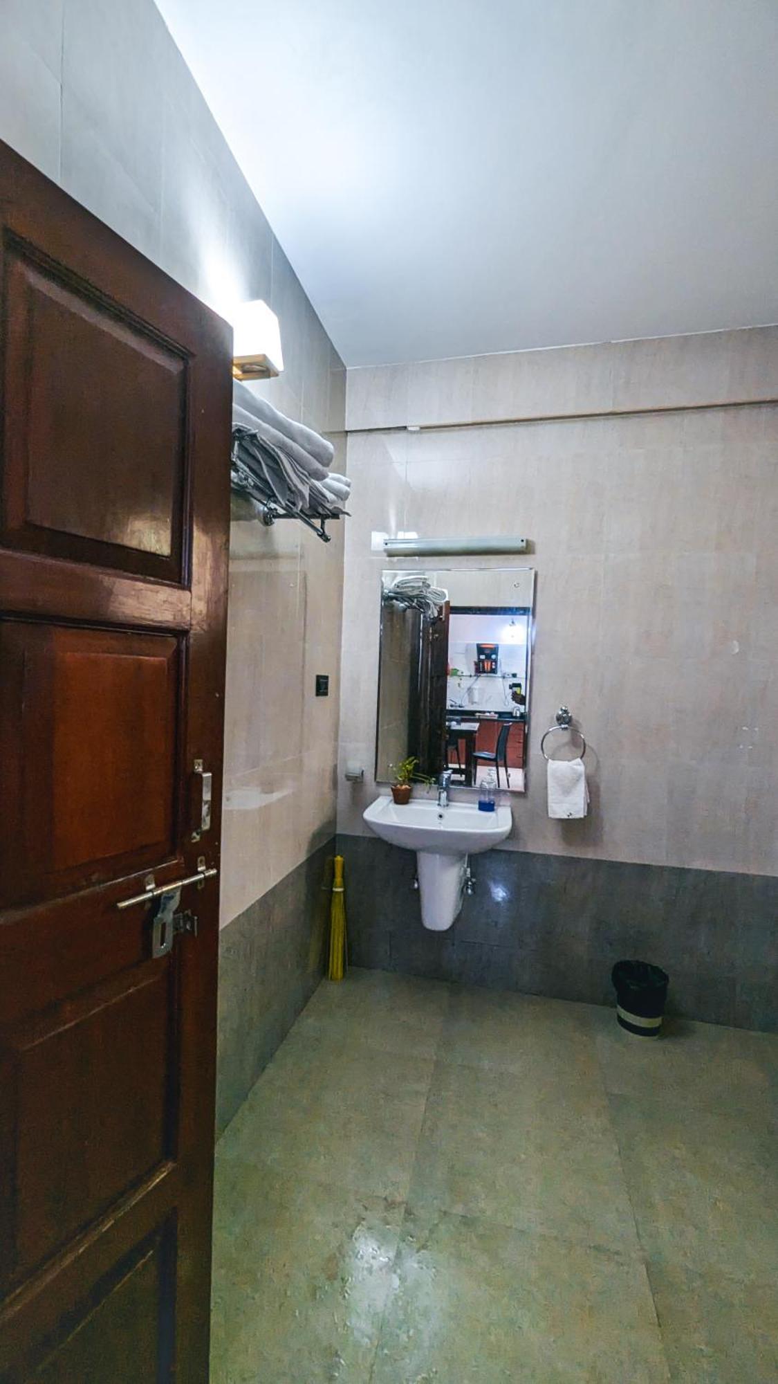 The First House By V3Homestay 4Bhk Private Pool Calangute Buitenkant foto