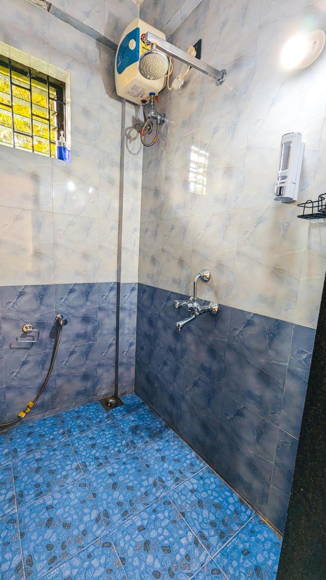 The First House By V3Homestay 4Bhk Private Pool Calangute Buitenkant foto